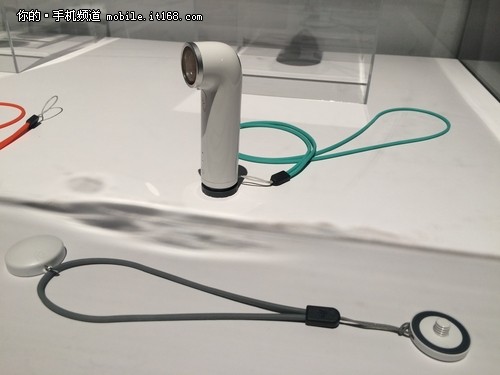 HTC Desire EyeHTC REʽ