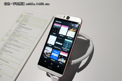 HTC Desire EyeHTC REʽ