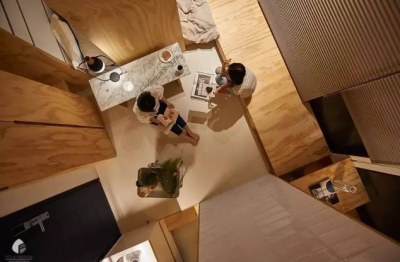 母女10平米的家太逆天 卫生间还装得下浴缸