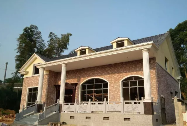 湖南二姐妹合力为父母建养老房 获乡亲大赞