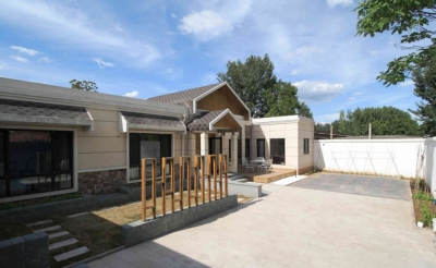 勤恳小伙买不起房自己盖 京郊建550平小别墅