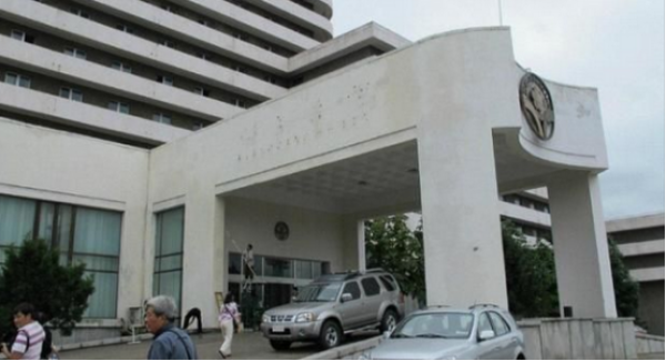 朝鲜酒店没水洗澡 枕头太硬游客宁愿打地铺