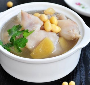Ů����α����Լ�������������ɫ��