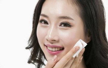 8��С�н������ɶԸ�ë�״ֲ�