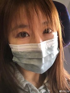 林心如戴口罩素颜自拍 空气刘海难掩憔悴
