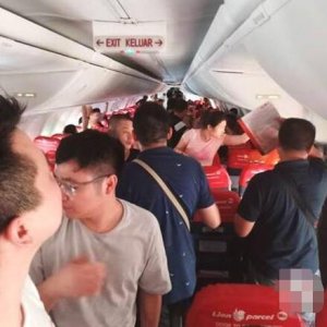 �ɻ����������ȶ�δ����� �˿ͱ����ڵ�����ƣ�� ˭��Ϊ�˴��ó̸���