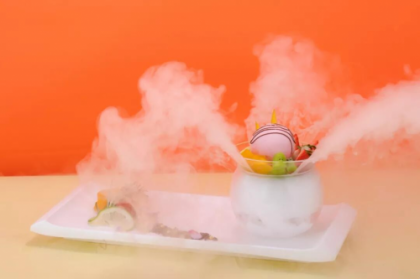 品质极佳的冒烟弗蕾亚冰淇淋瞬间成为人们手中的焦点