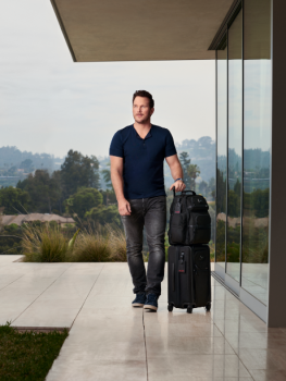 TUMIЯֺ Chris Pratt  й۽̫Ź㳡Ʒ TUMI LOFT ֮