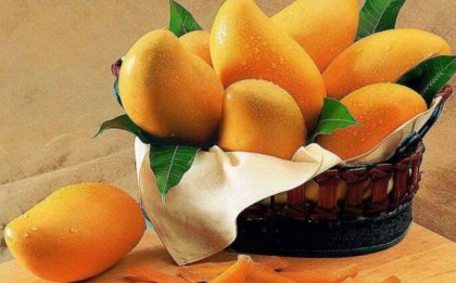 Ů�Գ�����Ȼ�ļ���ˮ�����������գ���ɫԽ��Խ��