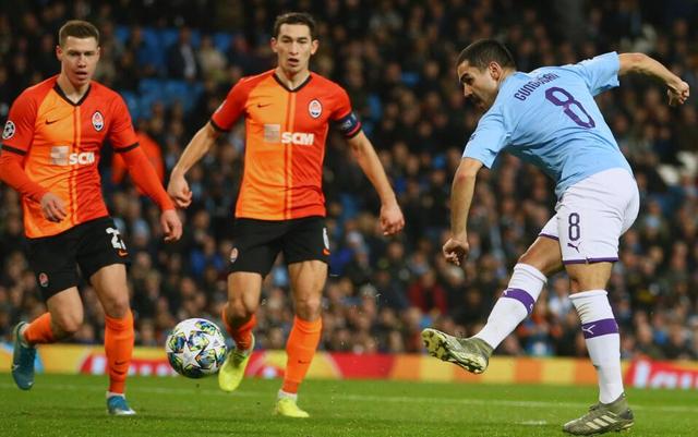 1-1!欧冠爆出超级大冷!13亿豪阵遭鱼腩逼入绝境,5万人陷入沉寂