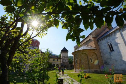 塞尔维亚——中世纪欧洲修道院的街头