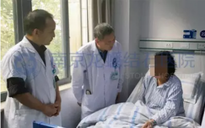 65���Σ�յ��ҽ�ʯ���ߣ��Ͼ�����ʯҽԺ�ɹ�����ȡʯ��