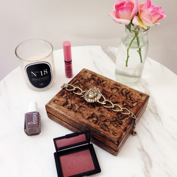 选用全美化妆品有什么不同吗? 赶快和美颜相机说拜拜吧