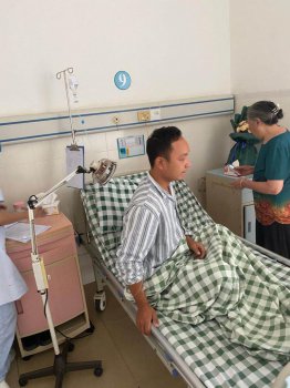 快递员挡刀救人,受伤晕倒前还担心一车货被偷