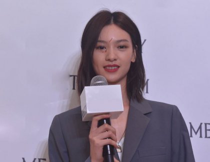 99后小花出席活动面部伤痕明显,曾被爆上学丑闻
