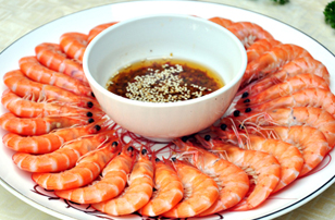 白灼虾是 广东省 广州地区一道汉族传统名菜 广州人都喜欢吃,那么如何